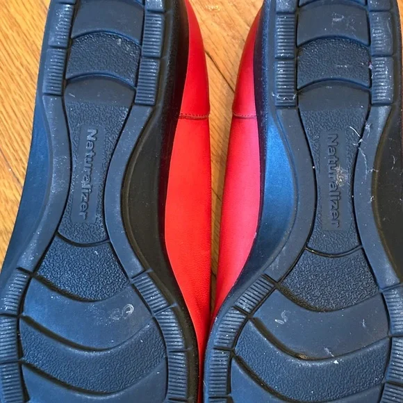 Red Wedge Women’s Naturalizer - Picture 6 of 6